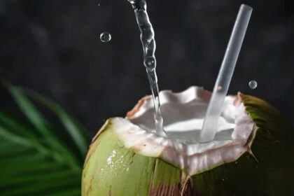 Los 10 Principales Beneficios del Agua de Coco para la Salud